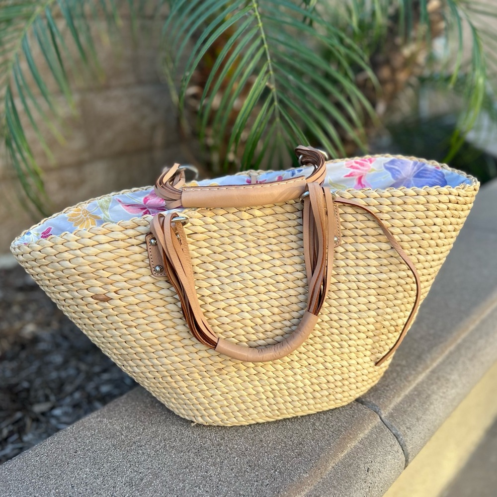 NWOT ~ Banana Republic straw bag